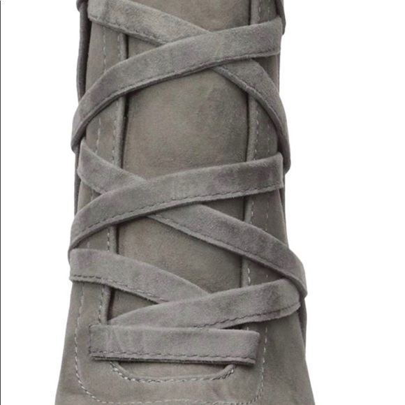 Vince Camuto Women’s Aranda Leather Shoes - Picture 4 of 7